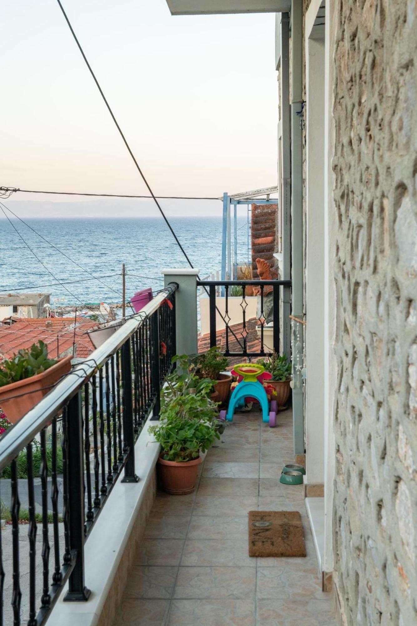 Ancient Port House Apartment Mytilene Bagian luar foto