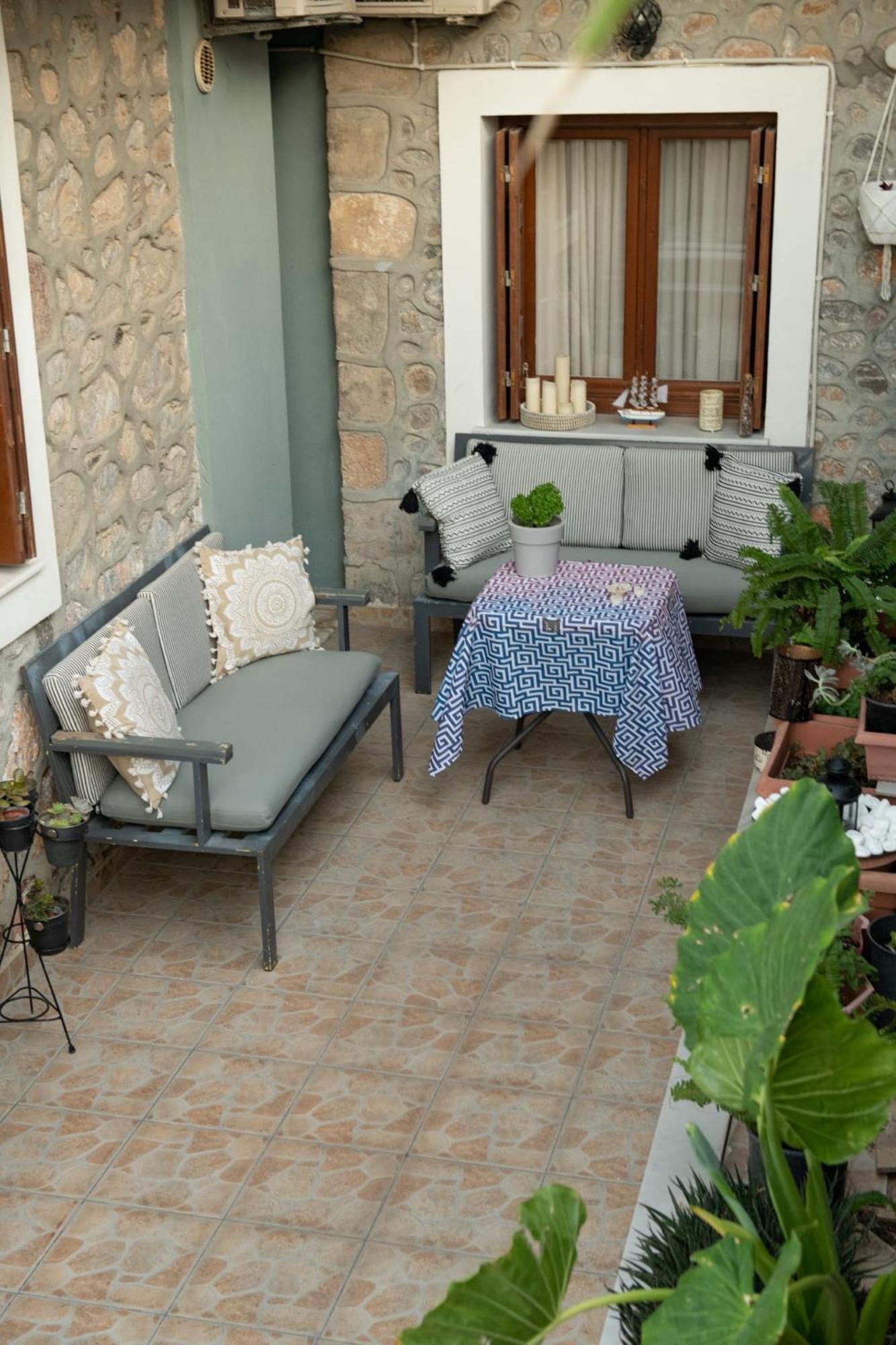 Ancient Port House Apartment Mytilene Bagian luar foto